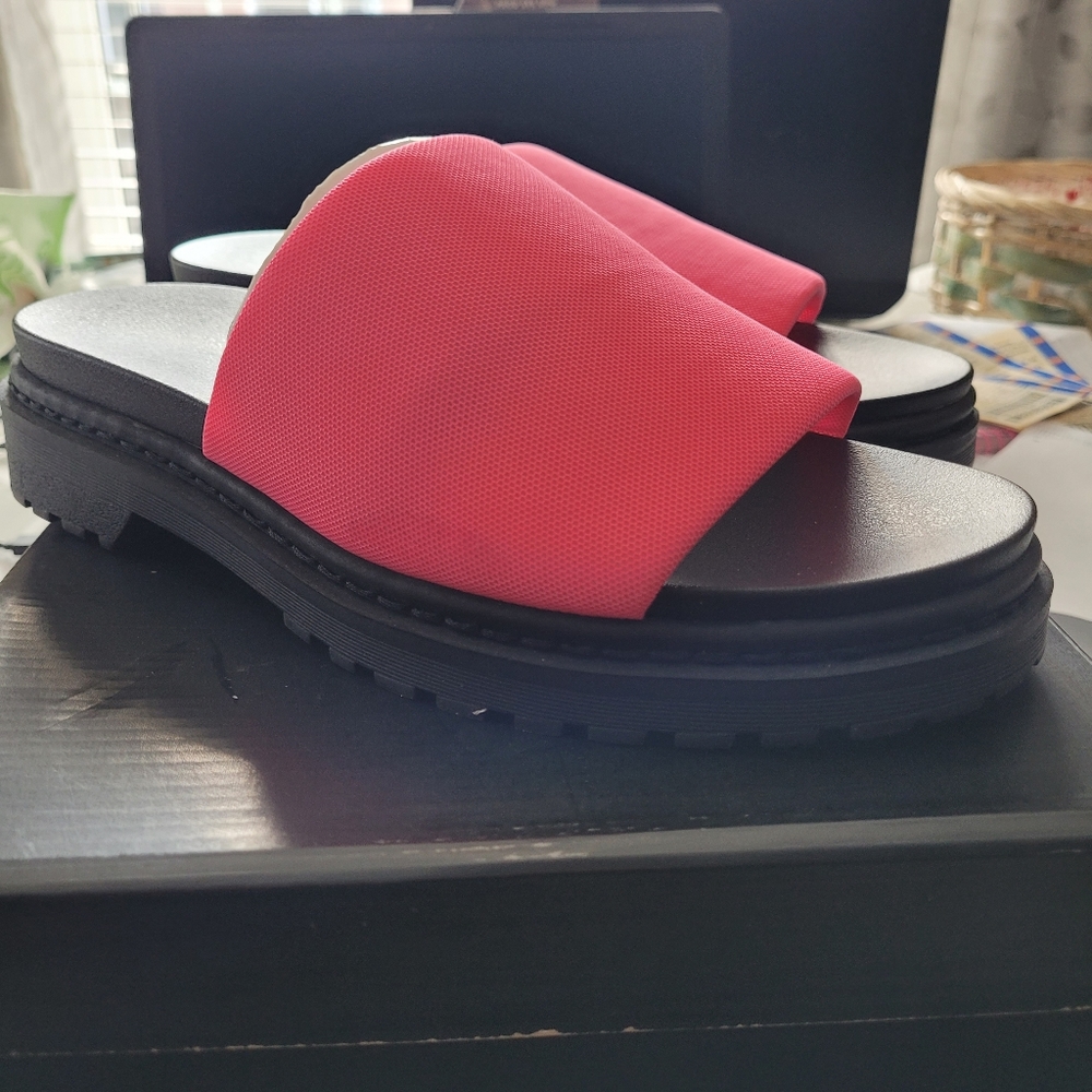 Ladies Sandals - Picture 2 of 10